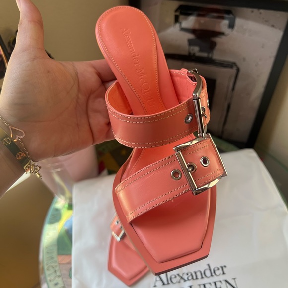 SALE✨ALEXANDER MCQUEEN double bucket pink mule in apricot 🌷 - Picture 5 of 15
